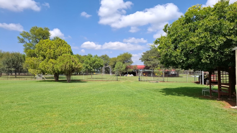 4 Bedroom Property for Sale in Jan Kempdorp Rural Northern Cape